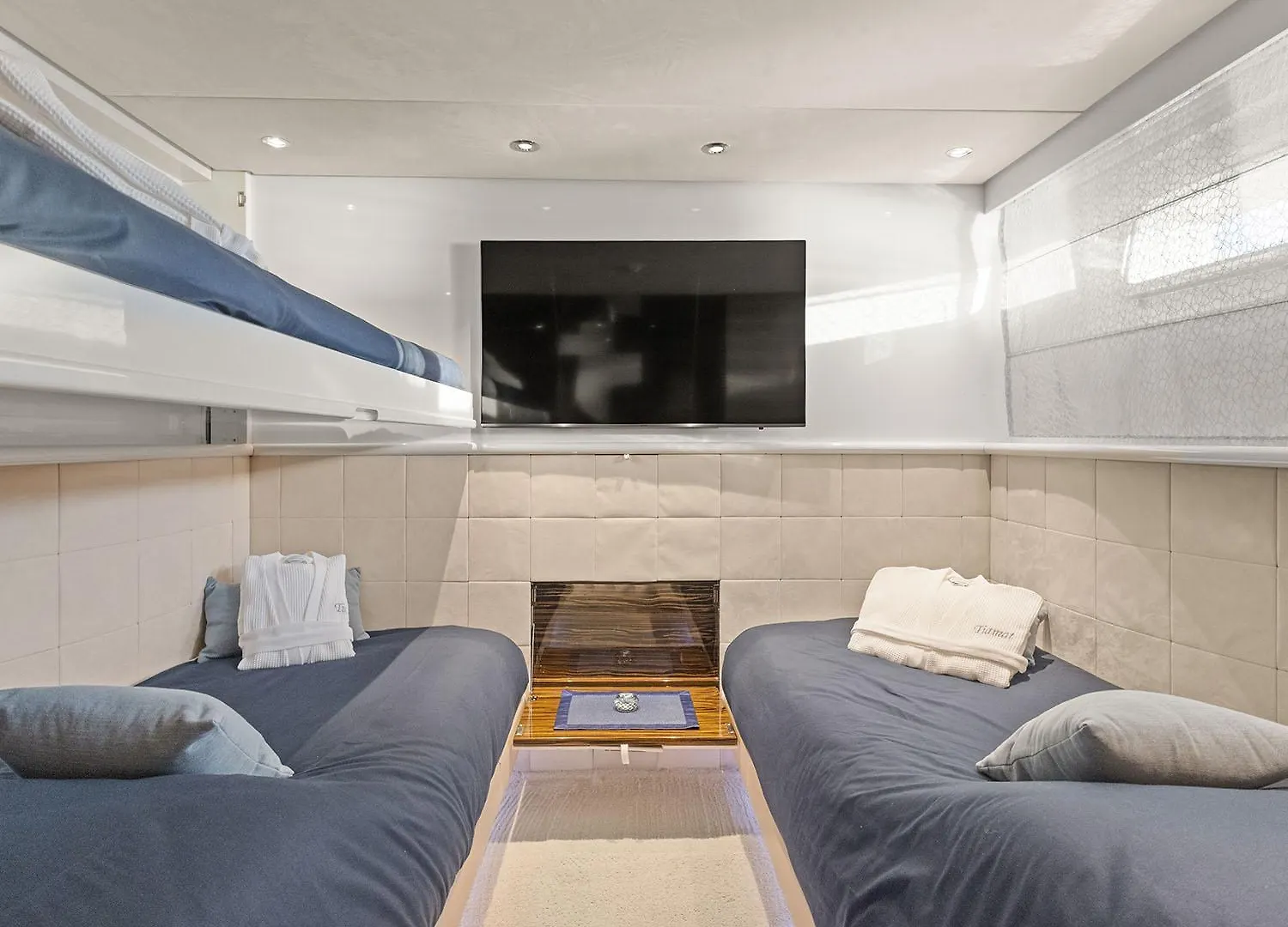 Trackside Superyacht Vip Cabin - Tiamat Monte Carlo Botel